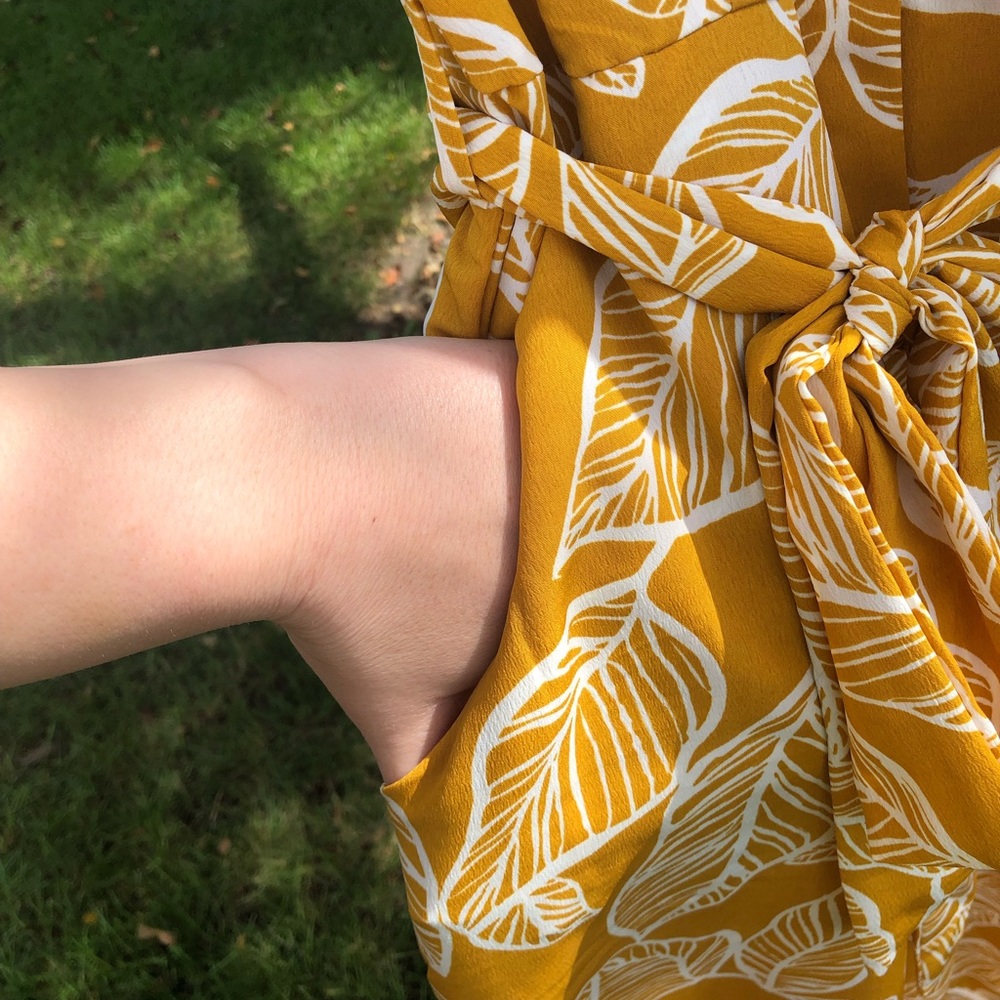 EUC ECI Palm Print Jumpsuit in Yellow size 12! - Picture 3 of 4